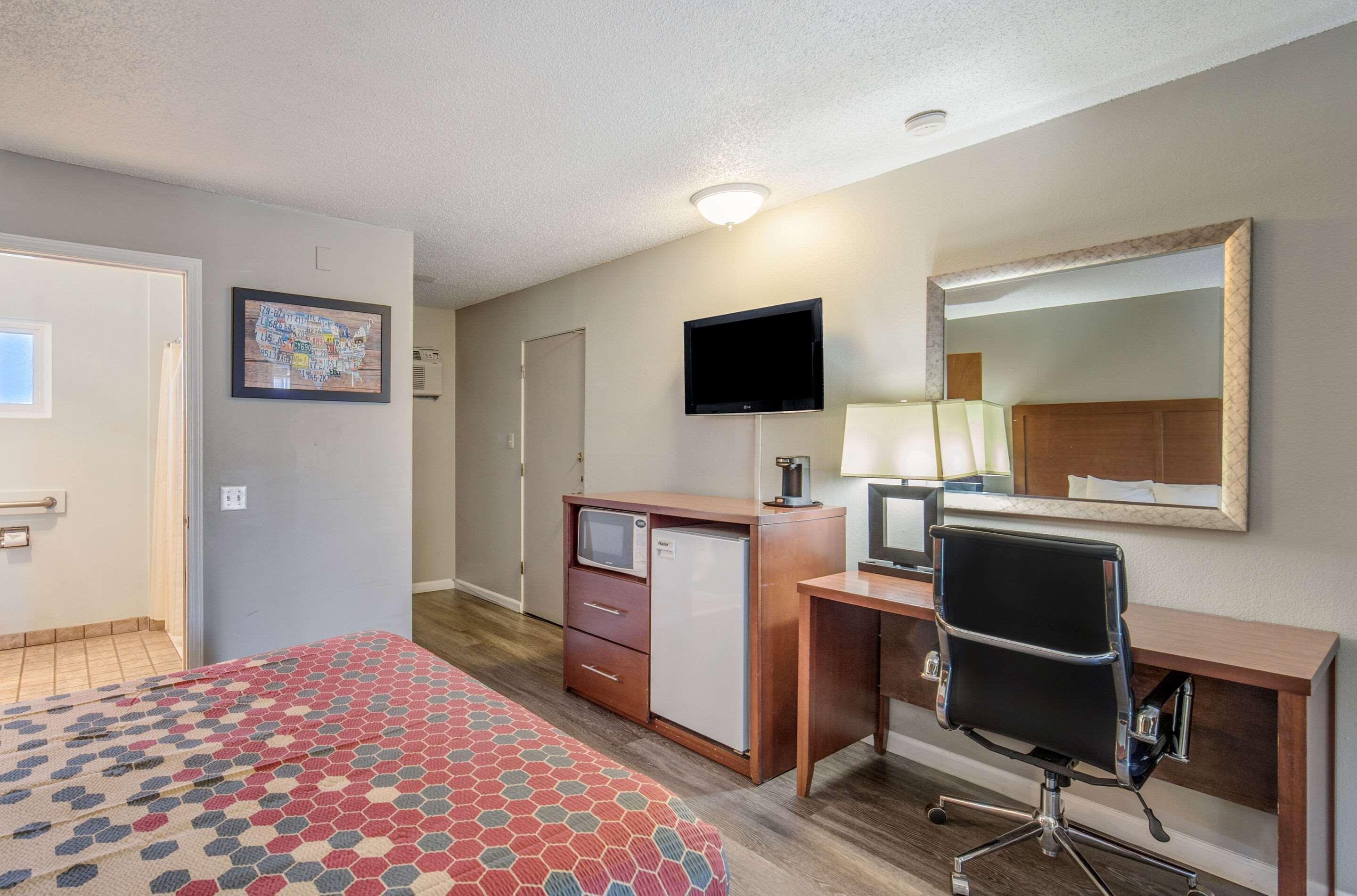 Econo Lodge Inn & Suites Уайрика Экстерьер фото