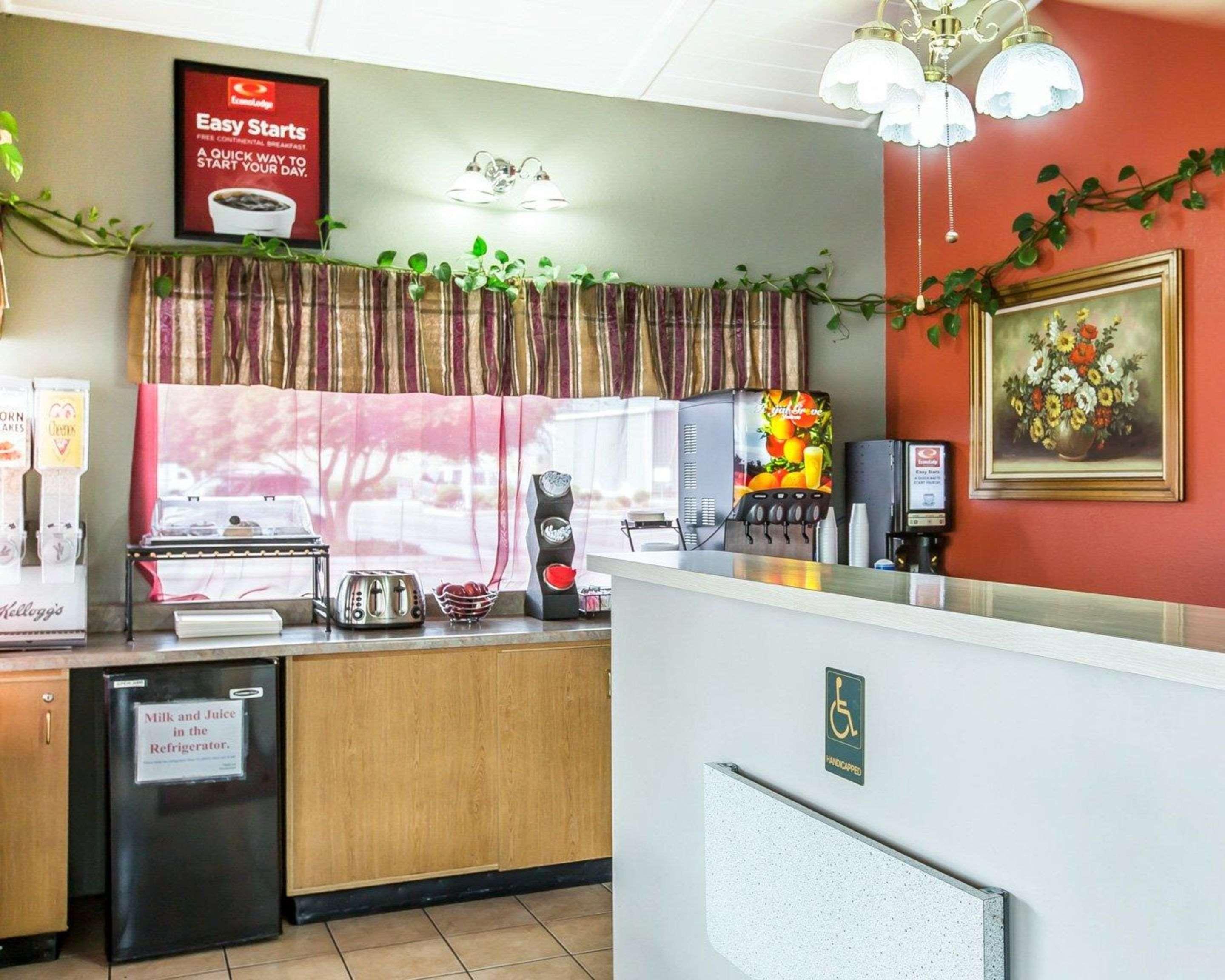Econo Lodge Inn & Suites Уайрика Экстерьер фото