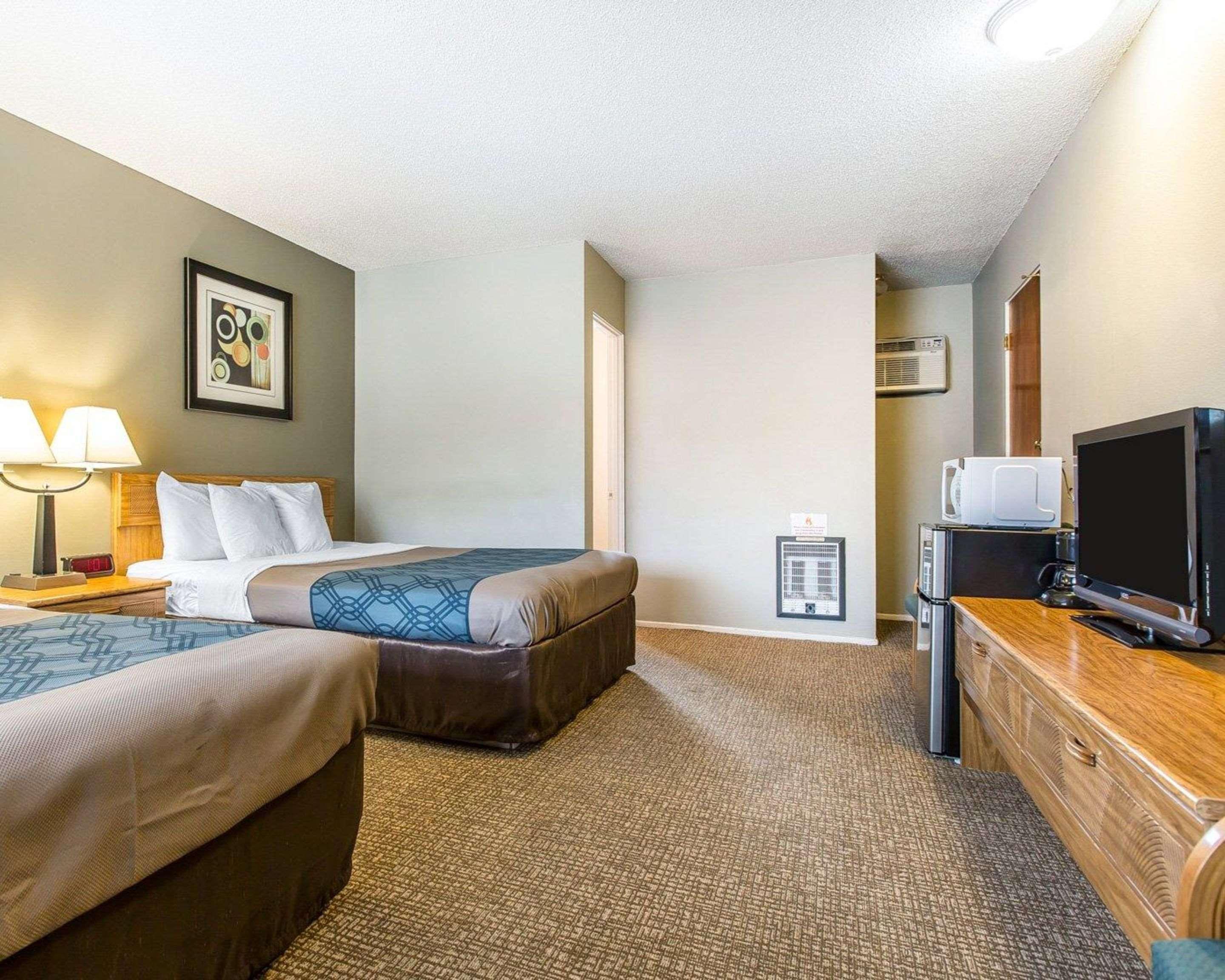 Econo Lodge Inn & Suites Уайрика Экстерьер фото