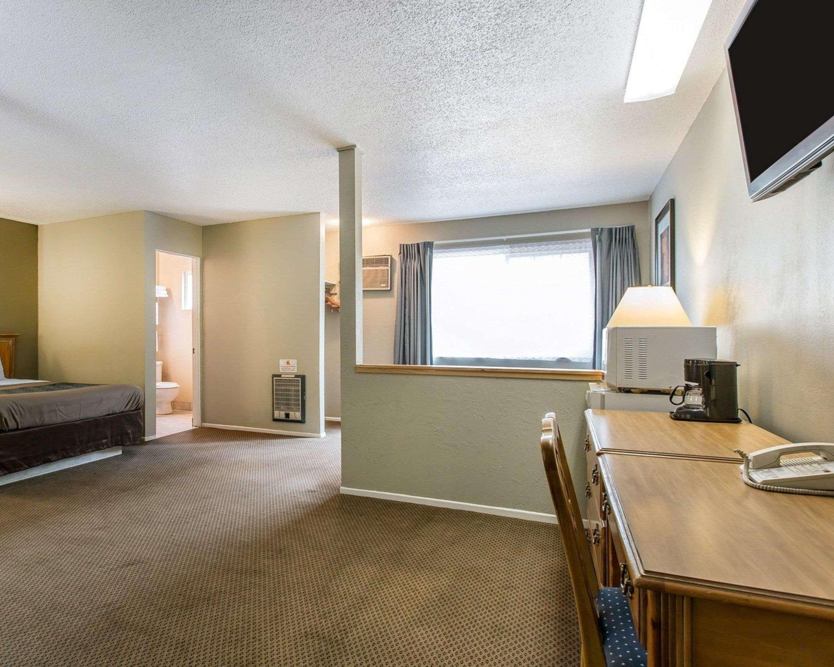 Econo Lodge Inn & Suites Уайрика Экстерьер фото