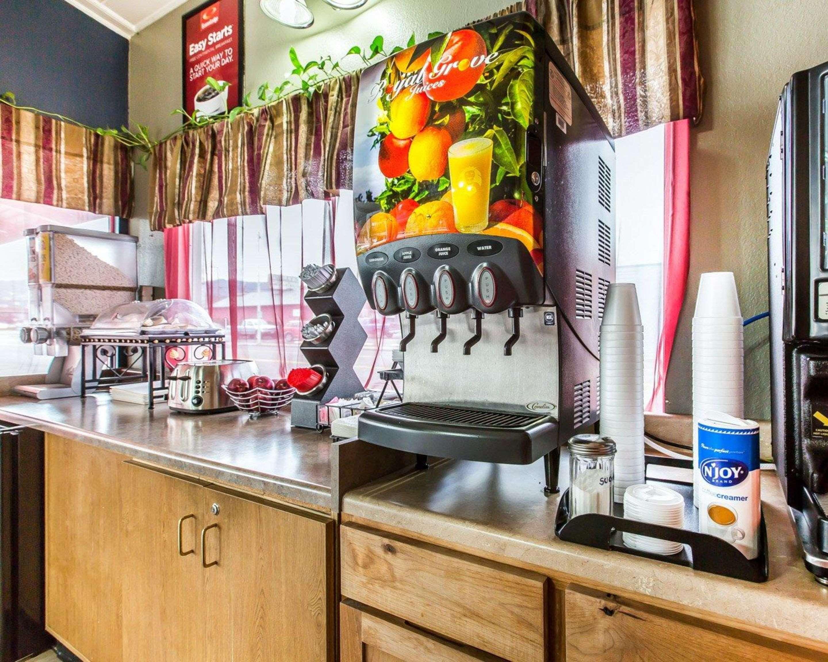 Econo Lodge Inn & Suites Уайрика Экстерьер фото
