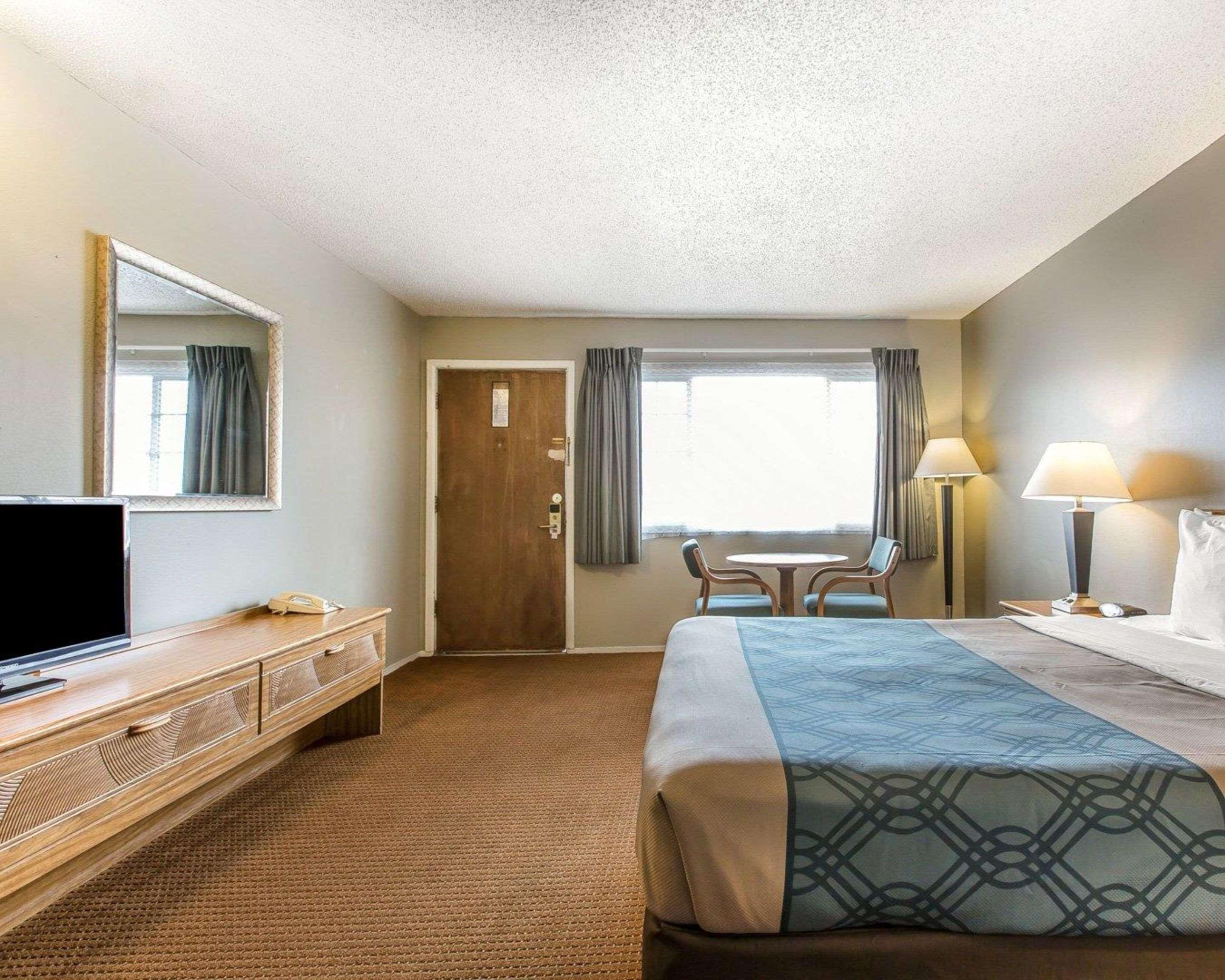Econo Lodge Inn & Suites Уайрика Экстерьер фото