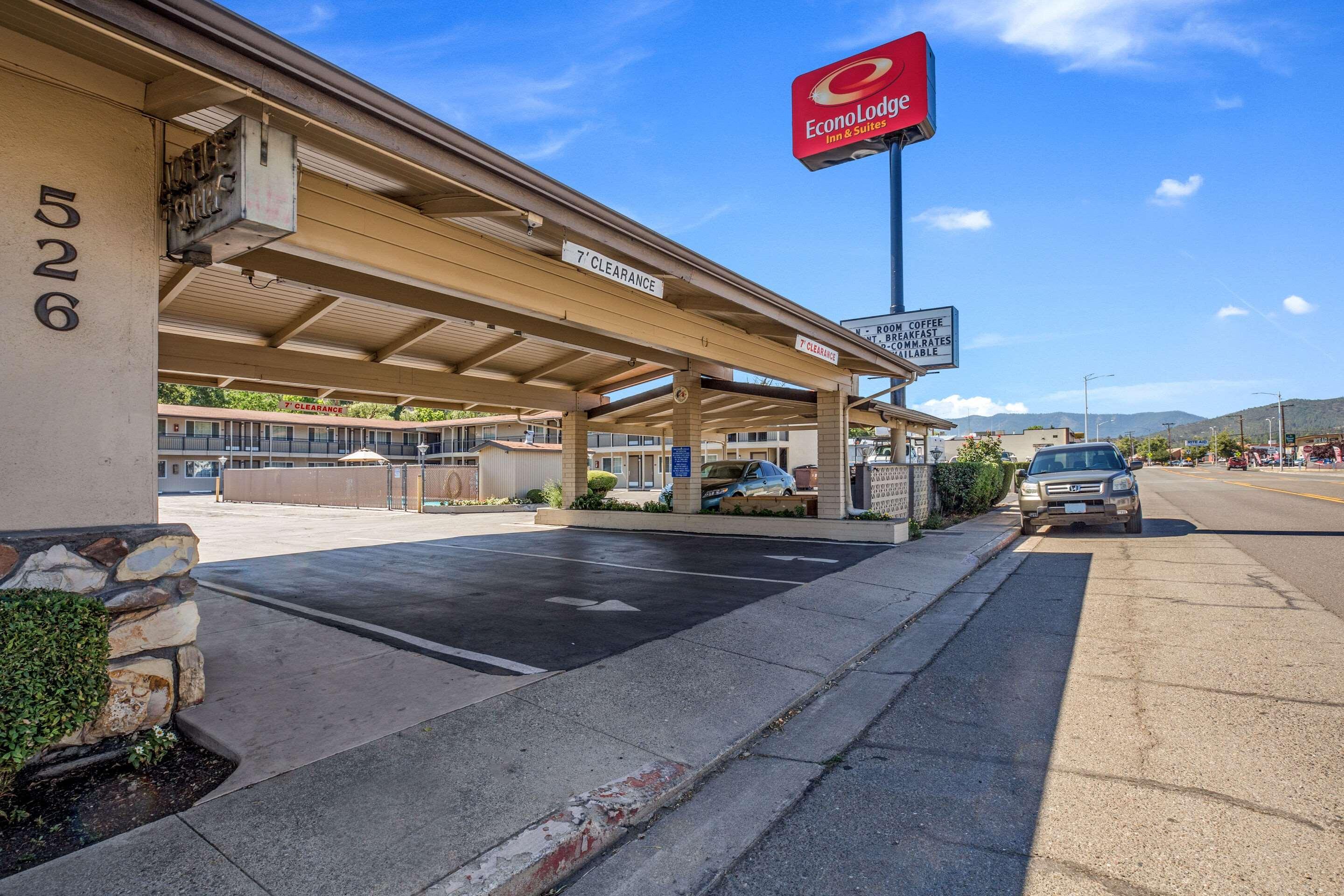 Econo Lodge Inn & Suites Уайрика Экстерьер фото