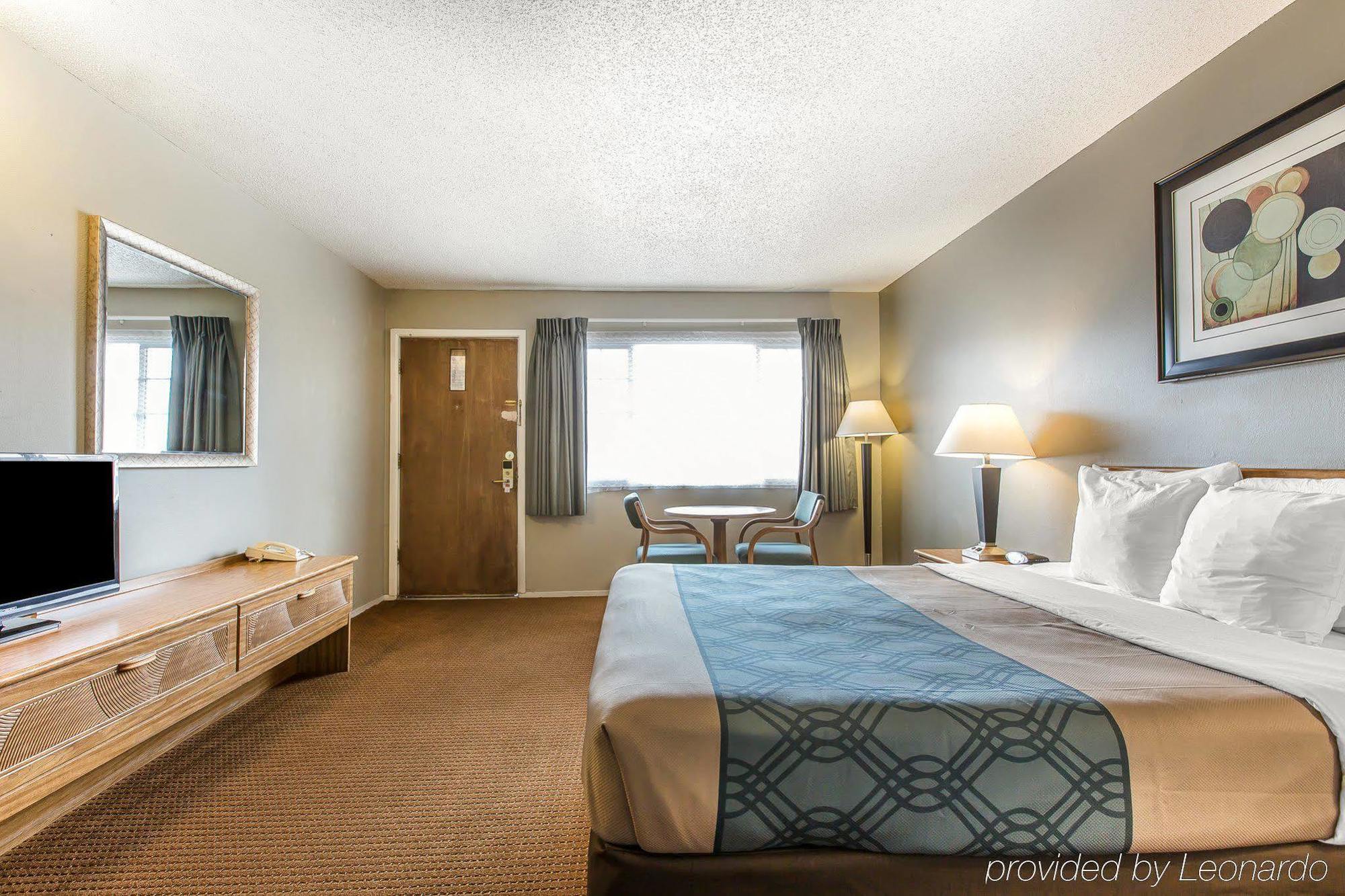 Econo Lodge Inn & Suites Уайрика Экстерьер фото